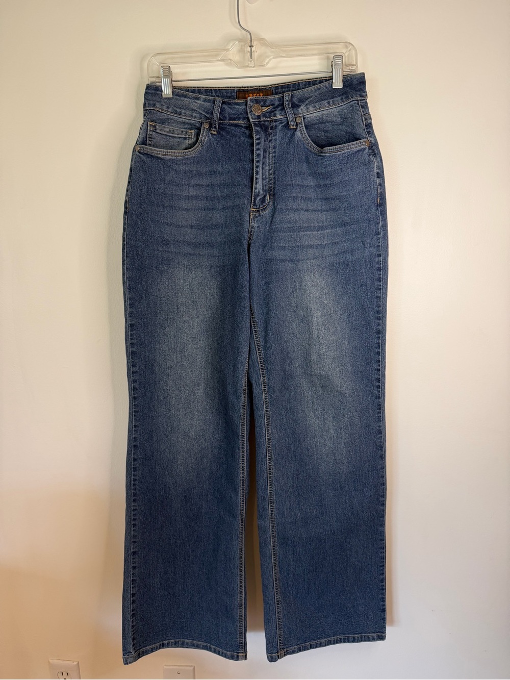 Crest Straight-Leg Jeans in Medium Blue Wash woman’s stretch denim size 11